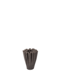 Petit vase Dedali brun foncé et son sommet en labyrinthe sur fond blanc