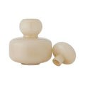 Vase Cynthia beige ouvert sur fond blanc, couvercle amovible posé à côté