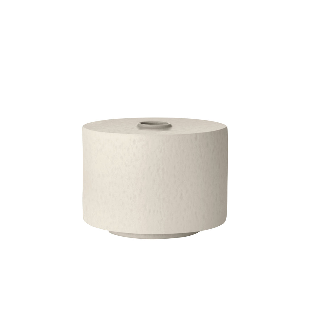 Vase Makoto en grès Moonbeam texturé sur fond blanc