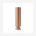 Vase Toppu haut rayé caramel et rose présenté de face sur fond blanc